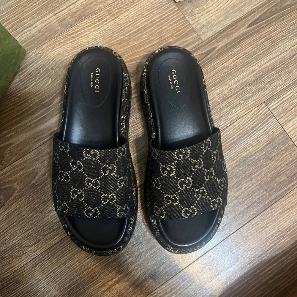 Gucci Angelina Womens GG platform